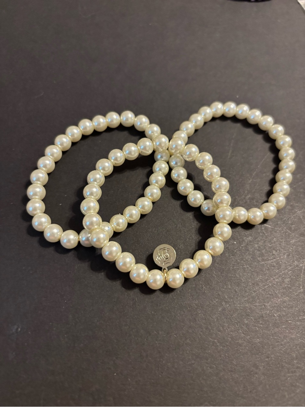 Robert Rose Faux Pearl Stretch Bracelet Lot of 3 White Beaded Rose Charm Stackab